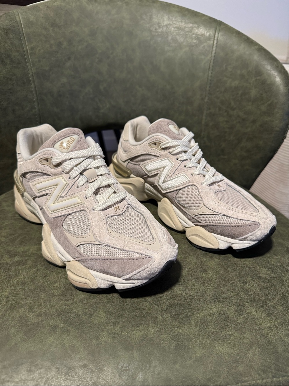 New Balance Women's Light Beige Chunky Retro Sneakers